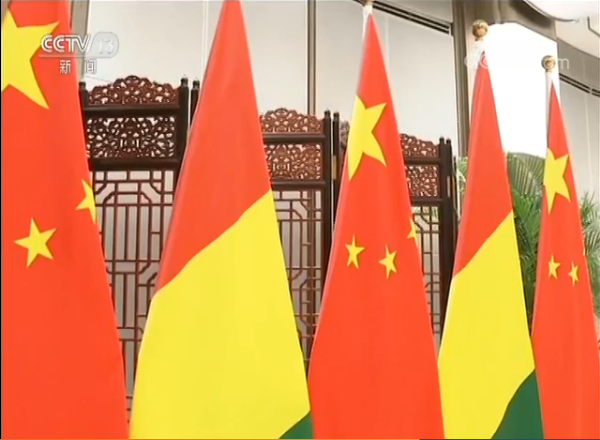 2017年，輝煌仙藝為“金磚五國峰會”提供國家領導人合影屏風家具作品